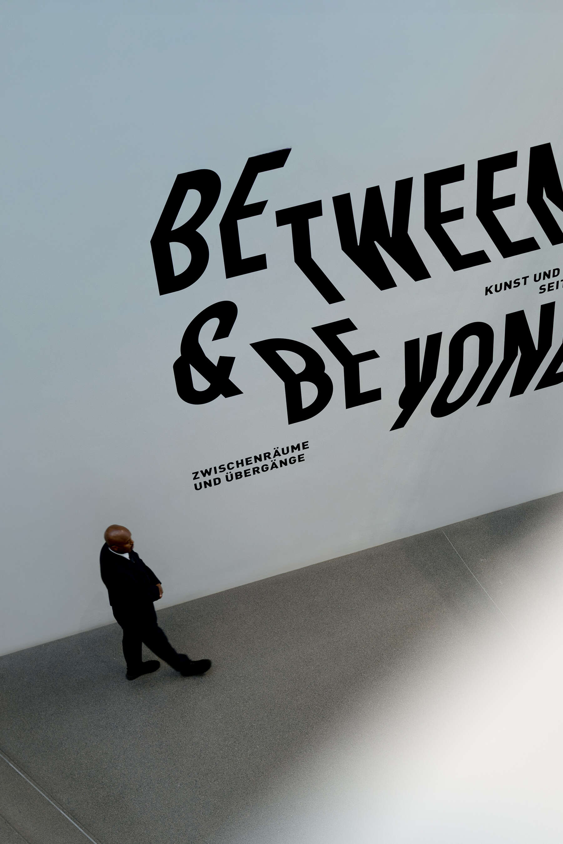 Schmid-Widmaier – Pinakotheken – Between&Beyond – Ausstellungsgrafik, Designkonzeption, Ausstellungsgrafik, Type Design, Motion Graphics